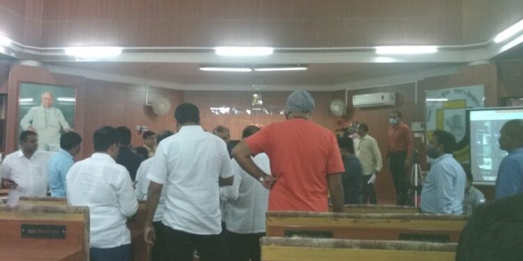 मनपा गटनेता निवडीवरून संभ्रम; अखेर महासभा महापौरांनी केली तहकूब…