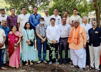 पर्यावरण पंधरवडा निमित्त वृक्षारोपण करून जिल्हा महानगरतर्फे केले सीमोलंघन…