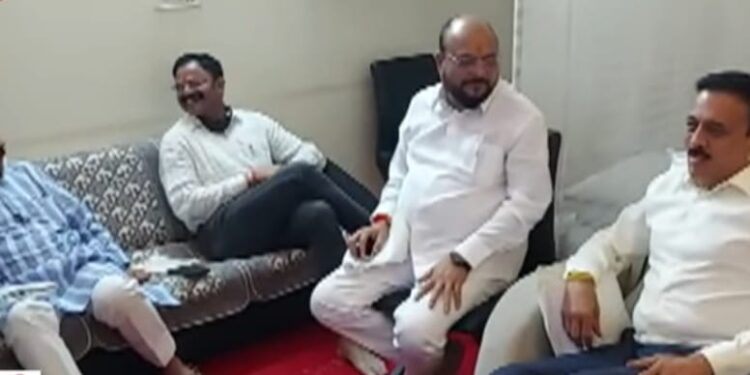 भाजपासोबत जाण्यास काँग्रेसचा स्पष्ट नका….