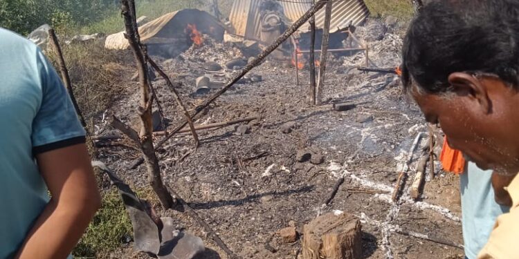 पाचोरा तालुक्यातील बदरखे येथे गॅस सिलेंडरचा स्फोट; संसार उपयोगी वस्तू जळून खाक