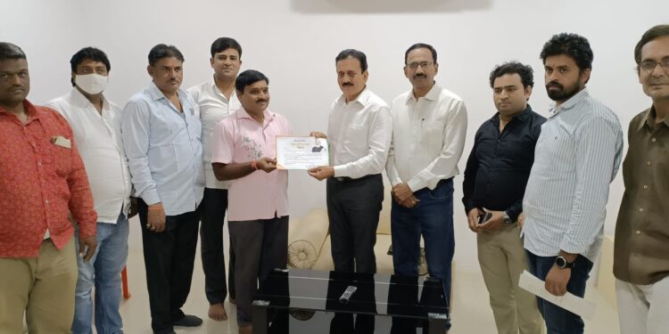 “लाभार्थी सन्मान दिवस” निमित्त आ.गिरीष महाजन यांच्या हस्ते लाभार्थी यांचा सन्मान’’.