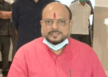 सहकारी संस्थाच्या निवडणुकांबाबत पालकमंत्री गुलाबराव पाटलांचे निर्देश !