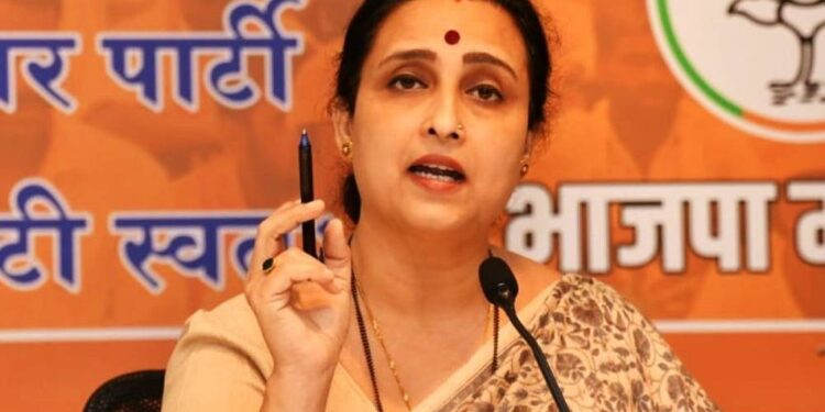 राज्य महिला आयोगाच्या अध्यक्षपदी रावणाला मदत करणारी ‘शुर्पणखा’ बसवू नका – चित्रा वाघ