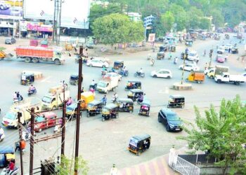 रस्त्यांच्या कामामुळे वाहतुकीची कोंडी….