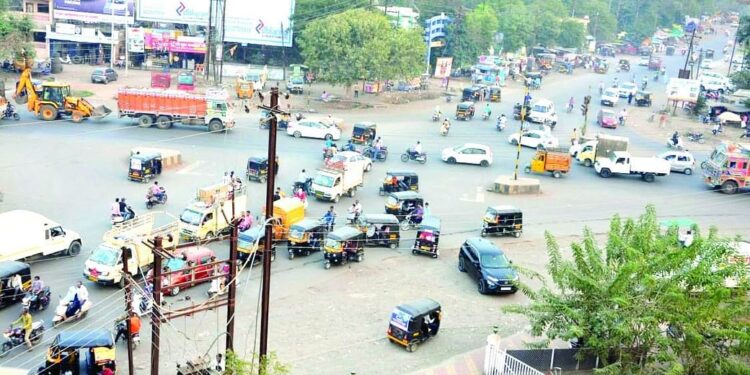 रस्त्यांच्या कामामुळे वाहतुकीची कोंडी….