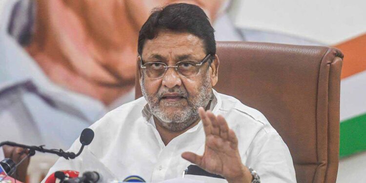 ‘खोट्या केसेस, दबावापुढे झुकणार नाही, महाविकास आघाडी कारवायांना सडेतोड उत्तर देणार’, चंद्रकांत पाटलांना मलिकांचा टोला