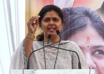 ‘तुम्ही आदेश द्यायचा आणि मीच झेलायचा हे आपलं नातं’- पंकजा मुंडे