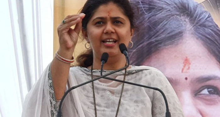 ‘तुम्ही आदेश द्यायचा आणि मीच झेलायचा हे आपलं नातं’- पंकजा मुंडे