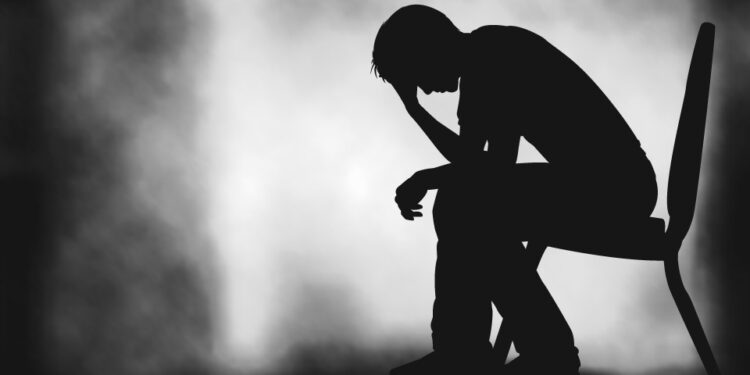 आत्महत्या करणाऱ्यांच्या संख्येत वाढ; जाणून घ्या कारणे…