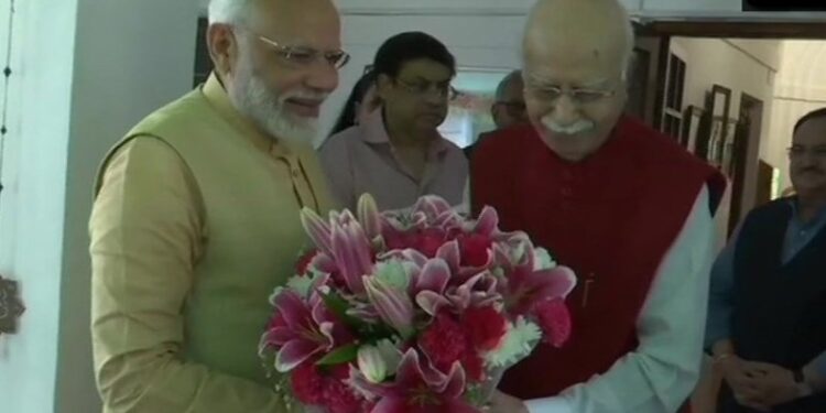 माजी केंद्रीय मंत्री लालकृष्ण अडवाणीच्या वाढदिवसानिमित्त पंतप्रधान नरेंद्र मोदींनी दिल्या शुभेच्छा…