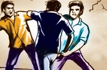 दुचाकीला कारचा कट लागल्याने दोन गटात हाणामारी; पोलिसात गुन्हा दाखल