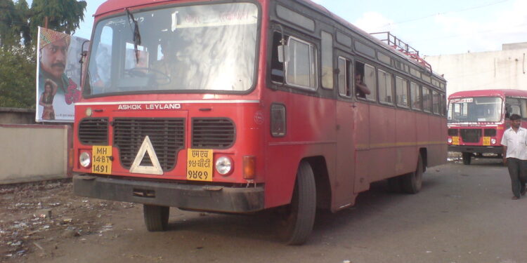 लातुर जिल्ह्यात बससेवा ठप्पच; ५ बसेस सुरू