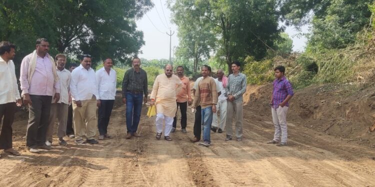 शेत पाणंद रस्त्यांसाठी आता मिळणार ५ कोटीचा निधी : ना. गुलाबराव पाटील