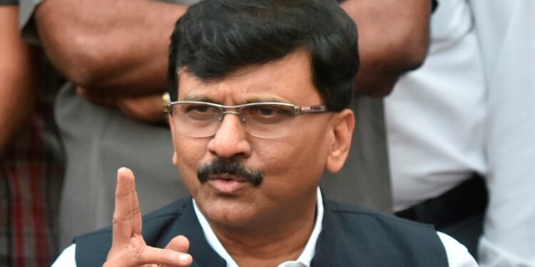 टणाटणा उड्या मारणाऱ्यांना बाथरूममध्ये तोंड लपवून बसावे लागेल; दिवाळीनंतर स्फोट होतील, संजय राऊतांचा इशारा