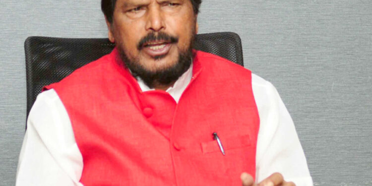 रामदास आठवलें म्हणाले- ड्रग्ज घेणाऱ्यांना तुरुंगात न टाकता व्यसनमुक्ती केंद्रात पाठवायला हवे…