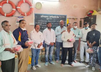 धर्मरथ फाउंडेशनची मनपा साफसफाई कर्मचारी आणि अग्निशमन दलासोबत दिवाळी साजरी….