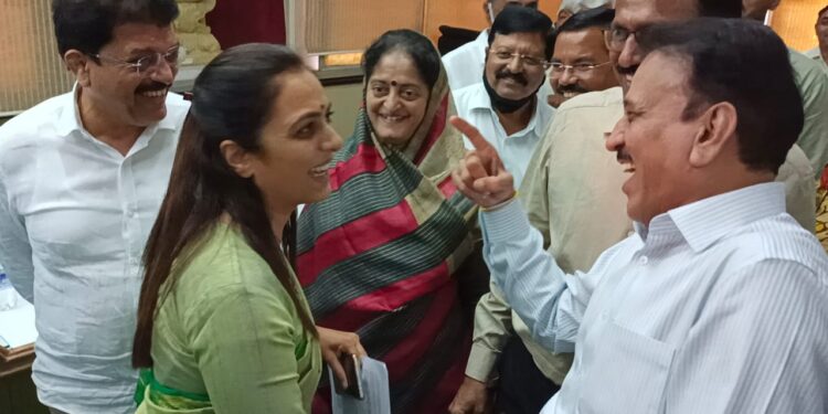 जिल्हा बँकेत भाजपच्या सर्वच उमेदवारांची माघार ; महाविकास आघाडीचे वर्चस्व कायम ..