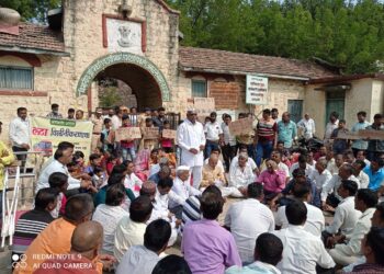 एसटी कर्मचाऱ्यांच्या संपामुळे प्रवासी, नोकरदार, विद्यार्थी वर्गाची प्रचंड गैरसोय….