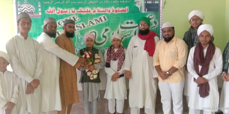 हाफिज अहेमद रज़ा यानीं एका जागेवर बसून १५ तास तोंडी संपुर्ण कुरान पाक पठण करणारा एकमेव विद्यार्थ्यांचा मान पटकवला…