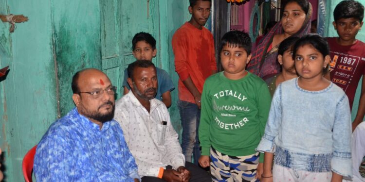 पालकमंत्री गुलाबराव पाटील यांनी वीरजवान मंगलसिंग परदेशी यांच्या कुटुंबीयांचे केले सांत्वन…