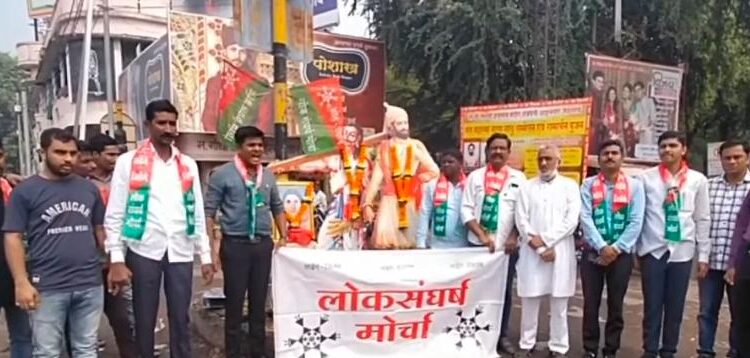 कृषी कायदे रद्द केल्याने लोकसंघर्ष मोर्चाचा टॉवर चौकात जोरदार जल्लोष…