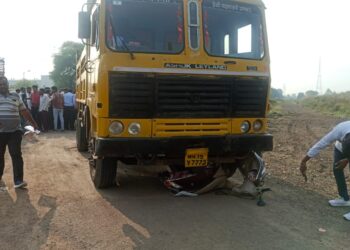 डंपरच्या धडकेत आरोग्य सेवीकेचा मृत्यू…..