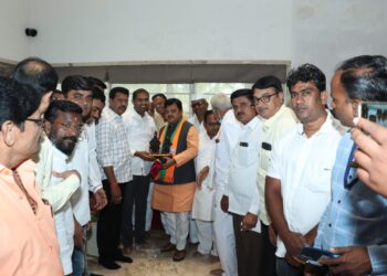 प्रवीण दरेकर यांनी घेतली आ. मंगेश चव्हाण यांची भेट…