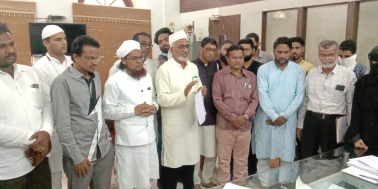 अभिनेत्री कंगना रणावत तिच्यावर देशद्रोह तर वासिम रजवी याच्यावर कायदेशीर कारवाई करा- मुस्लिम समुदायाची एकमुखी मागणी..