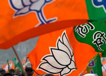 ‘हिंदू के सन्मान मै भाजप है मैदान मै’ अशी घोषणाबाजी करत भाजपचे धरणे आंदोलन सुरु…