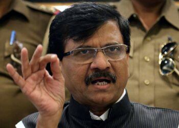 मोदी सरकारमध्ये मात्र कुणालाच मंत्री आहोत असं वाटत नाही, संजय राऊतांचा फडणीसांना टोला…