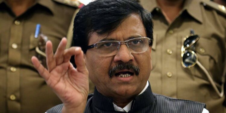 मोदी सरकारमध्ये मात्र कुणालाच मंत्री आहोत असं वाटत नाही, संजय राऊतांचा फडणीसांना टोला…