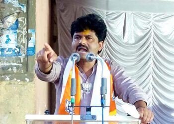 ठाकरे सरकार हाय हाय, एसटीचं विलनीकरण झालंच पाहिजे…आंदोलक संतापले