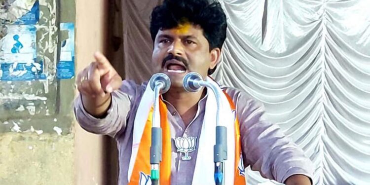 ठाकरे सरकार हाय हाय, एसटीचं विलनीकरण झालंच पाहिजे…आंदोलक संतापले