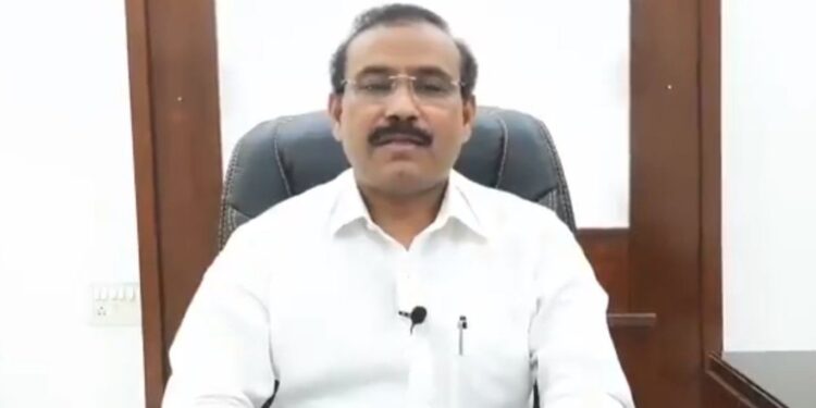 व्हेरिएंटबाबत महाराष्ट्रातही सतर्कतेची आवश्यकता; आफ्रिकन विमानांवर बंदी घाला, राजेश टोपेंची केंद्राला मागणी