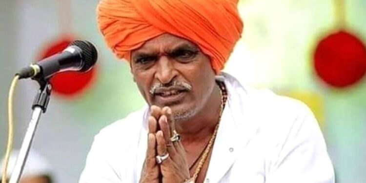 नाशिकमध्ये  घोटी कृषी उत्पन बाजार समितीत इंदुरीकर महाराजांचे कीर्तन..