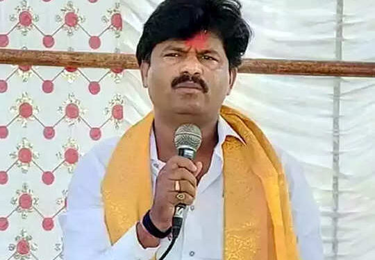 एसटी कर्मचाऱ्यांच्या संपात हस्तक्षेप करून मार्ग काढा, शिष्टमंडळाची राज्यपालांकडे मागणी…