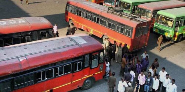 एसटी कर्मचाऱ्यांची संख्या 918 वर पोचली; एसटीचे ५४२ कर्मचारी निलंबित….