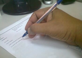 मास्कमध्ये चिप, कानात ज्वारीच्या दाण्याएवढा ब्लूटूथ, सापडल्यास पोलिसांची कारवाई…