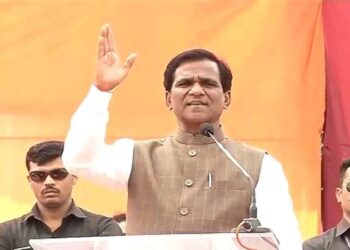 पेट्रोलच्या डिझेलच्या किंमतीं अमेरिका ठरवते केंद्र सरकार नाही : रावसाहेब दानवे