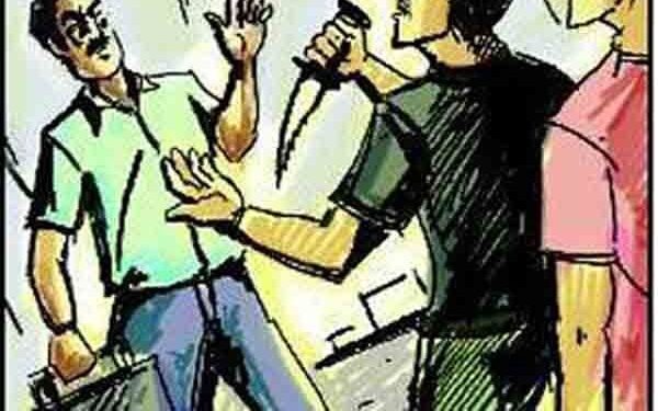 रस्त्यात अडवून पावरलुम व्यावसायिकाची जबरी लुट!