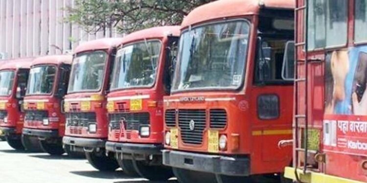 जळगाव जिल्ह्यात महामंडळाची एसटी कर्मचाऱ्यांवर निलंबनाची कारवाई…..