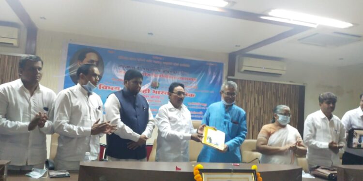 “आम्ही भारताचे लोक” या विषयावरील उत्तम कांबळे यांचे व्याख्यान संपन्न…