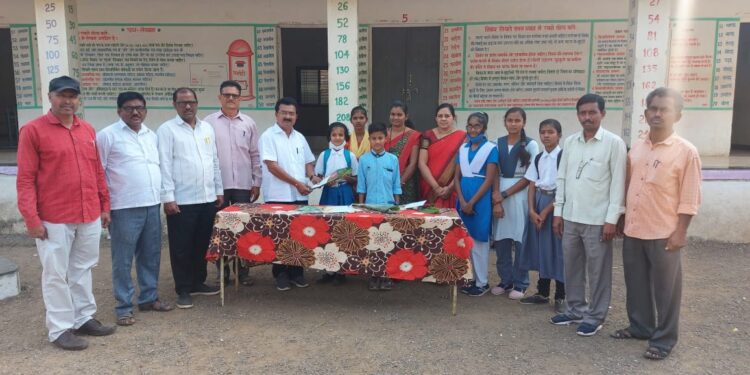 तालुकास्तरीय वक्तृत्व स्पर्धेत डी आर कन्या शाळेने दोन्ही गटात प्रथम क्रमांक पटकाविला