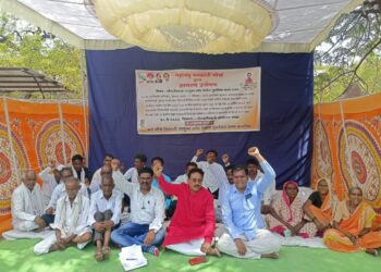 रावेर तालुक्यातील शिंगाडी येथील नागरिकांच्या पुनर्वसनासाठी महाराष्ट्र जनक्रांती मोर्चाचे आमरण उपोषण