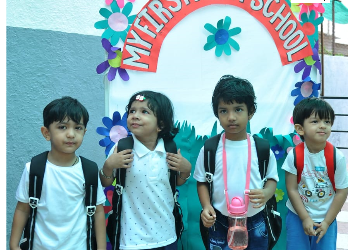 रायसोनी वंडर किड्स”मध्ये रंगला चिमुकल्यांचा प्रवेशोत्सव