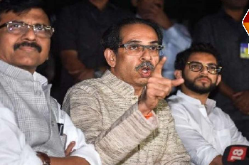 उद्धव ठाकरे, आदित्य आणि संजय राऊत यांच्यावर देशद्रोहाचा गुन्हा दाखल करावा, मुंबई उच्च न्यायालयात अर्ज