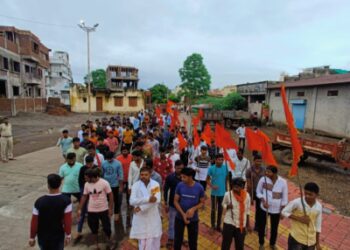 शेंदुर्णीत विश्व हिंदू परिषद अंतर्गत बजरंग  दलातर्फे भव्य मूक मोर्चा