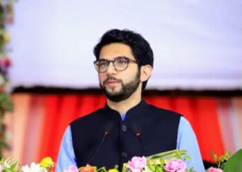 अजान ऐकून आदित्य ठाकरेंनी का थांबवले भाषण ? लाऊडस्पीकरच्या वादाची चर्चा पुन्हा सुरू…