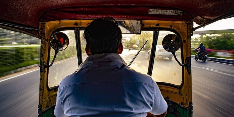 जिल्ह्यातील बेरोजगार तरुणांना विनामूल्य रिक्षा प्रशिक्षण व लायसन्स-मनसे चा उपक्रम..