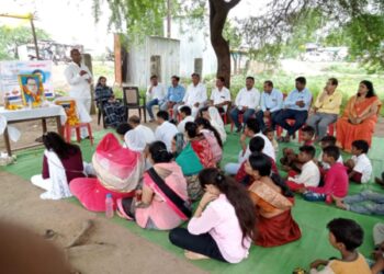 दिवंगत स्वप्नील मिलींद लोखंडे याच्या प्रथम स्मृतीदिना प्रित्यर्थ चिमुकल्या विद्यार्थ्यांना अन्नदान